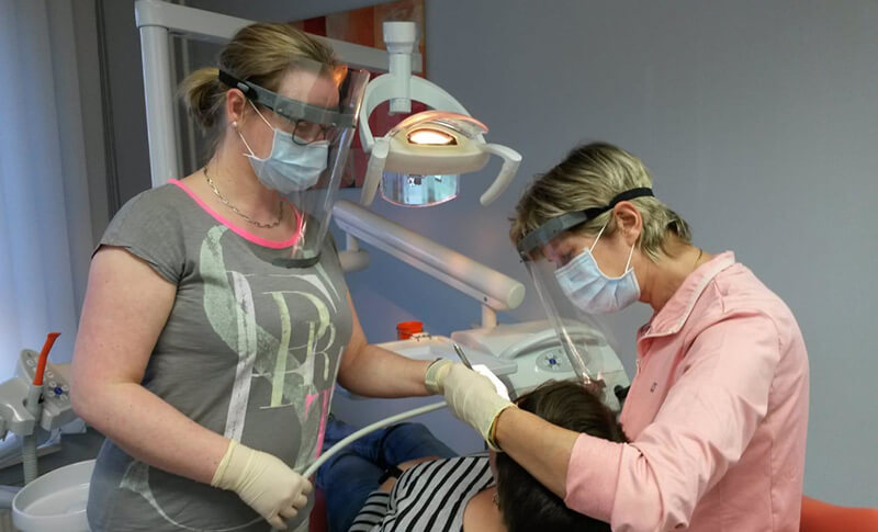 Gesichtsvisiere im Einsatz, Bildquelle: M. Layher, Ernst-Abbe-Hochschule Jena, Fachbereich SciTec